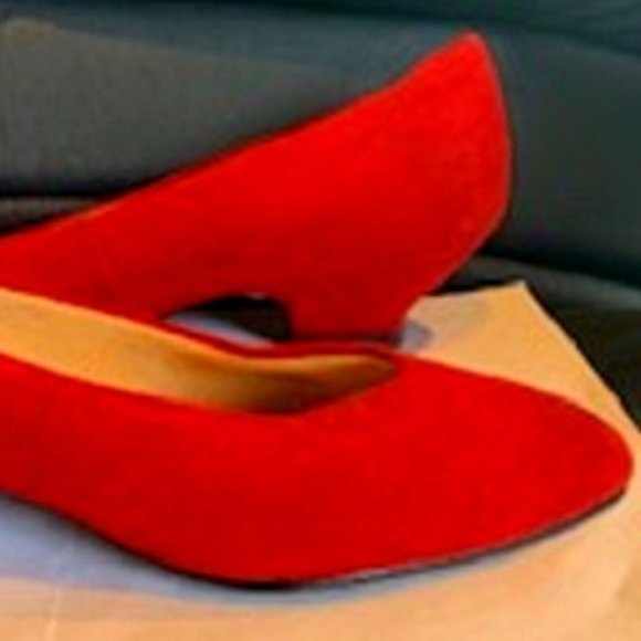Vanna White Red Suede Leather Shoes Pump Heels Slip On Sz: 6 1/2 - Picture 3 of 5